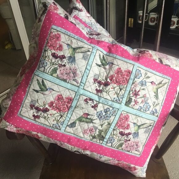 CLOSEOUT SALE $25 NWT Hand Crafted Quilted Set 2 LG Hummingbird Garden Pillows - Picture 5 of 12